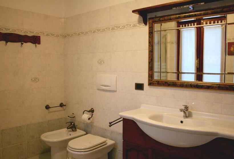 بنسيون La Robinera