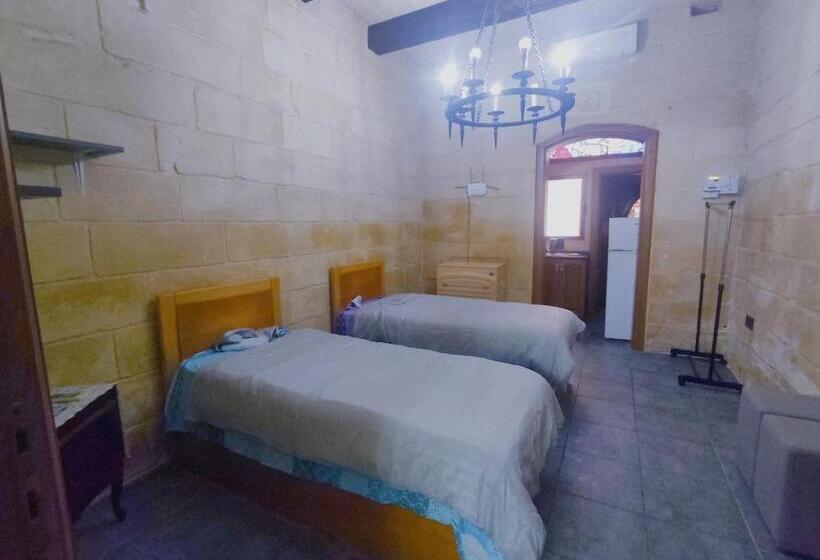 تختخواب و صبحانه Dhara House Malta