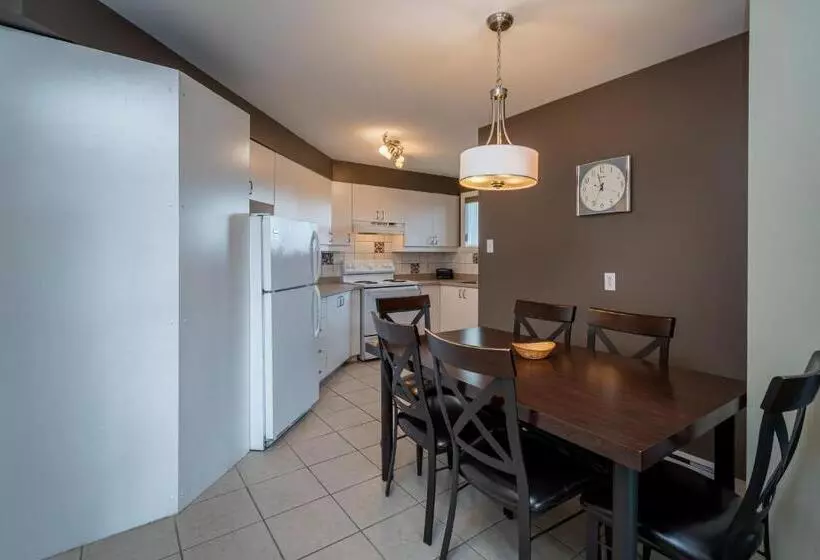 Condo Climatisé Près Du Mont Sainte Anne Avec Parc Aquatique, Piscine, Spa, Gym, Arcades Et Billard