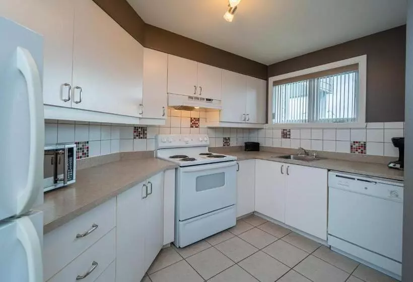 Condo Climatisé Près Du Mont Sainte Anne Avec Parc Aquatique, Piscine, Spa, Gym, Arcades Et Billard