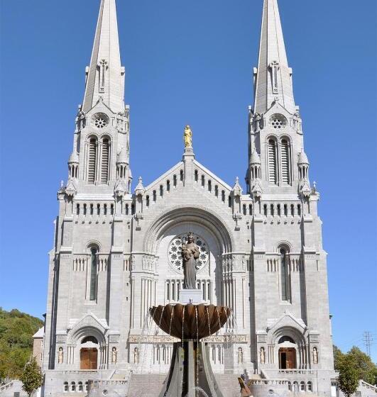 Condo Climatisé Près Du Mont Sainte Anne Avec Parc Aquatique, Piscine, Spa, Gym, Arcades Et Billard