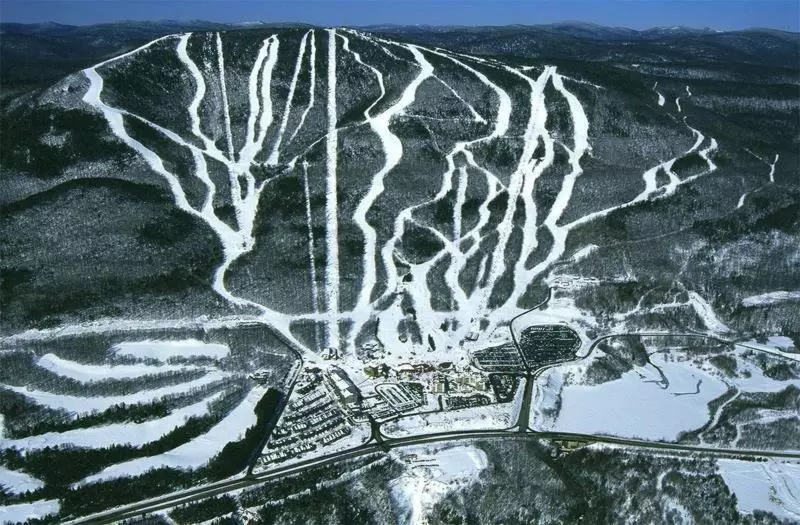 Condo Climatisé Près Du Mont Sainte Anne Avec Parc Aquatique, Piscine, Spa, Gym, Arcades Et Billard