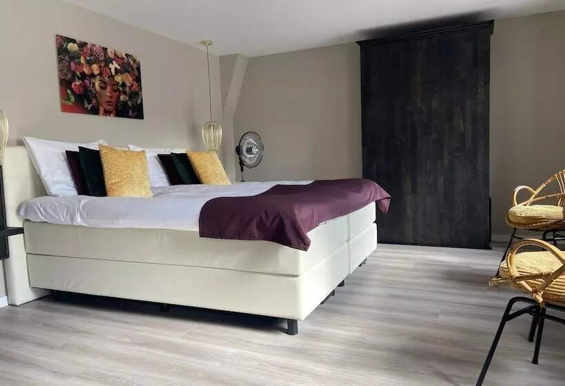 Hotelli Anna Van Chiel