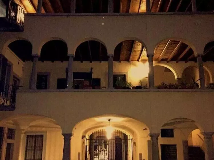 تختخواب و صبحانه Angolo Del Poeta