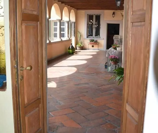 تختخواب و صبحانه Angolo Del Poeta