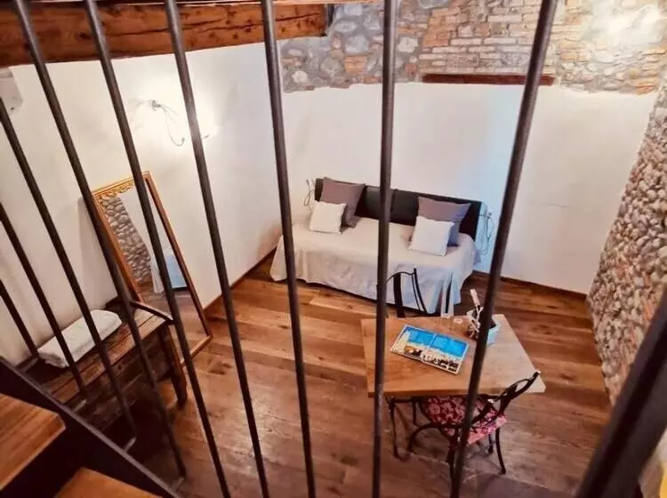 تختخواب و صبحانه Angolo Del Poeta