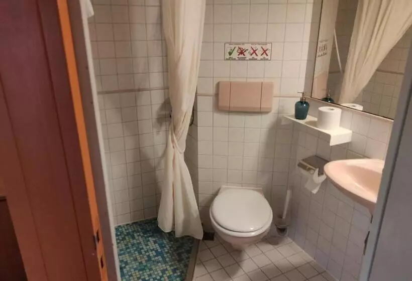 مسافرخانه Shipotel Berlin Gmbh, Shipotel Eastern & Shipotel Western