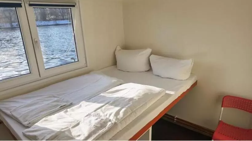 مسافرخانه Shipotel Berlin Gmbh, Shipotel Eastern & Shipotel Western