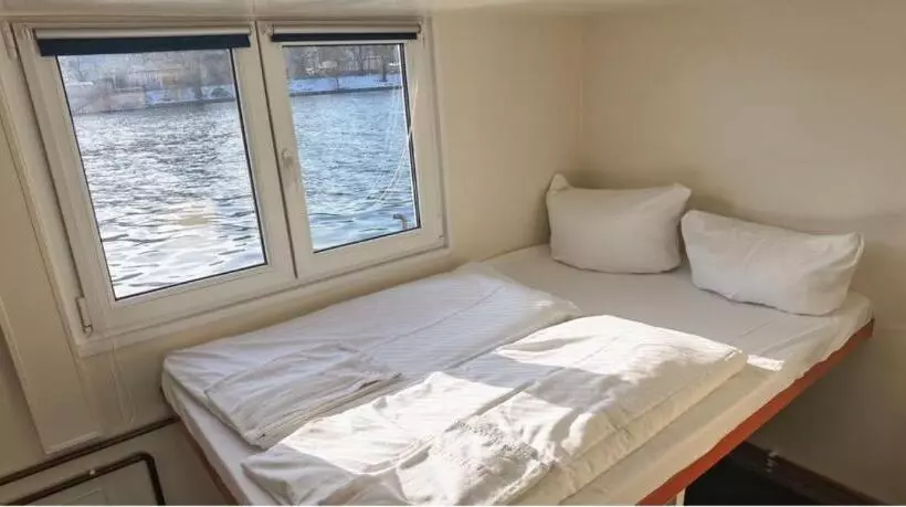 مسافرخانه Shipotel Berlin Gmbh, Shipotel Eastern & Shipotel Western