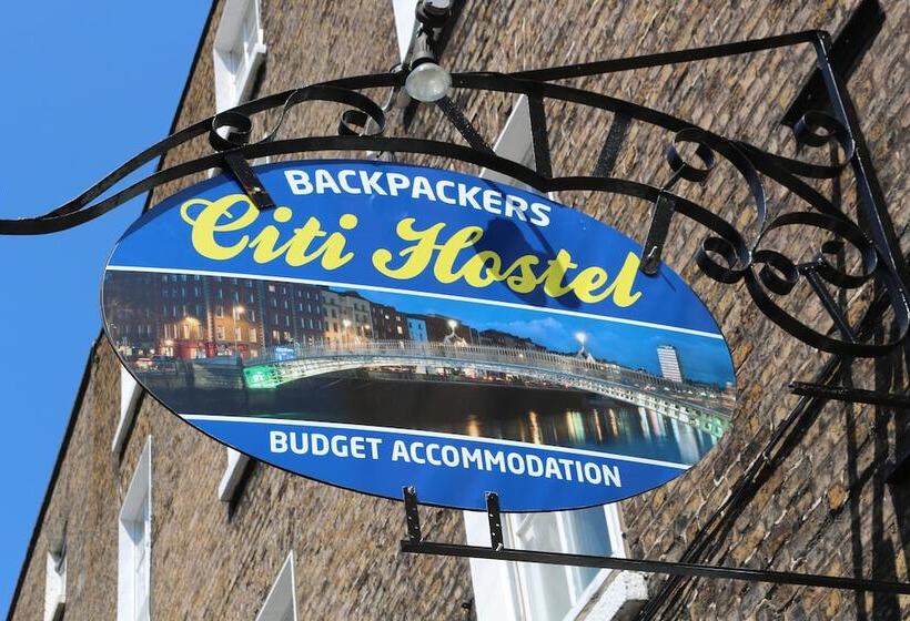 בית מלון כפרי Backpackers Citi Hostel