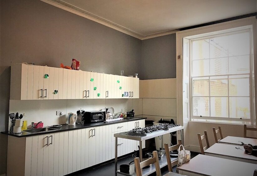 בית מלון כפרי Backpackers Citi Hostel