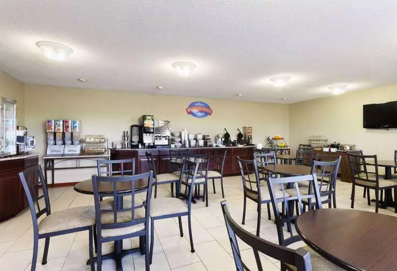 Отель Baymont By Wyndham Dale