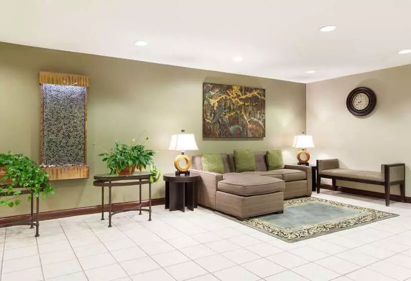 Отель Baymont By Wyndham Dale