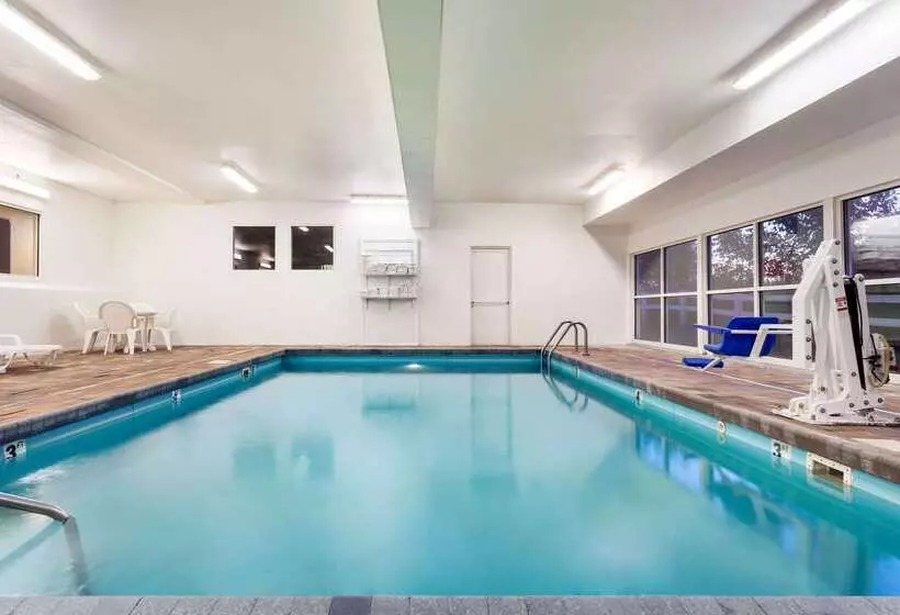 Отель Baymont By Wyndham Dale