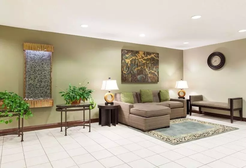 Отель Baymont By Wyndham Dale