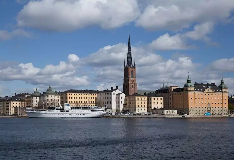 호텔 Den Röda Båten