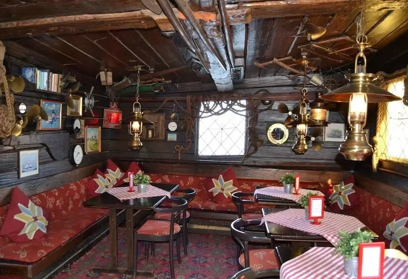 호텔 Den Röda Båten