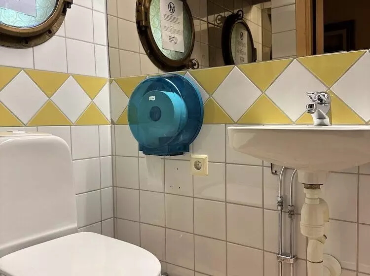 호텔 Den Röda Båten