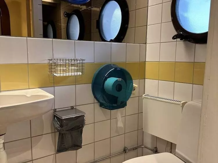 호텔 Den Röda Båten