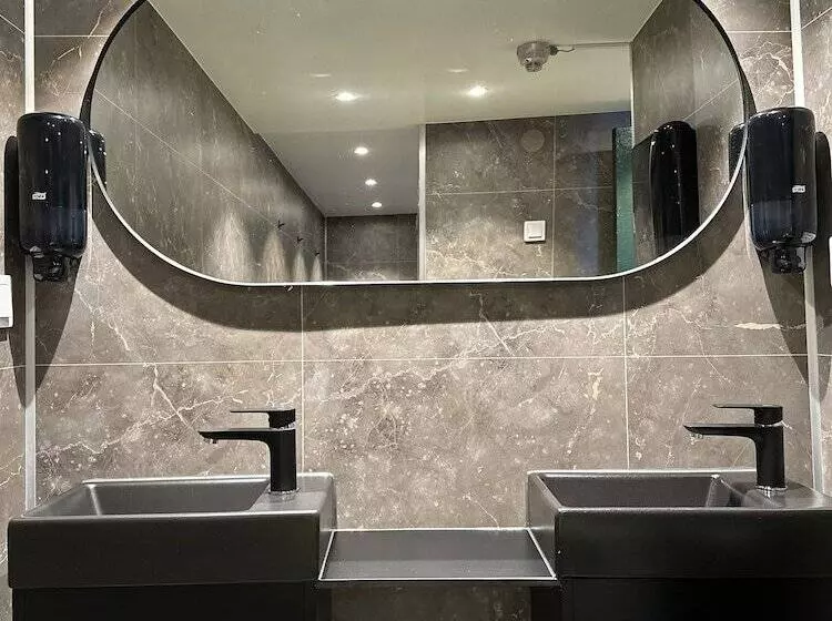 호텔 Den Röda Båten