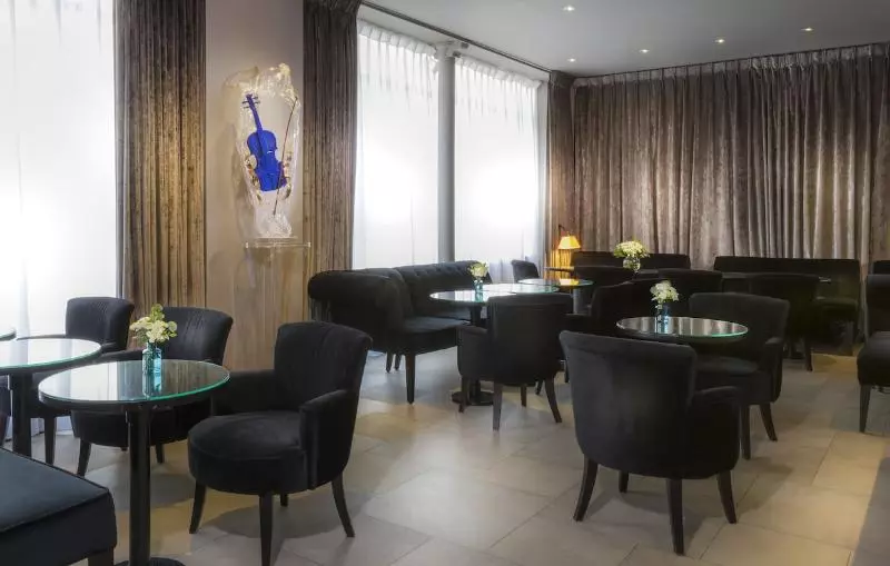 هتل Gardette Park