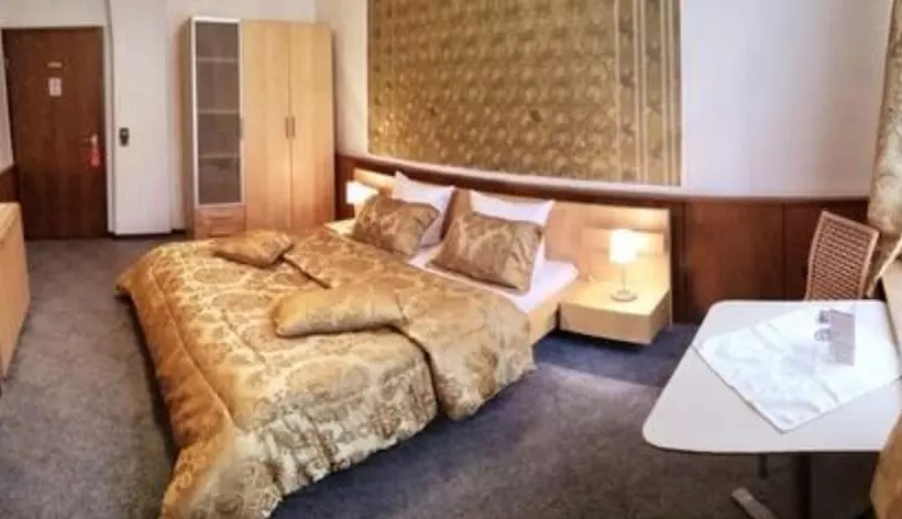 Отель Garni Ratstube