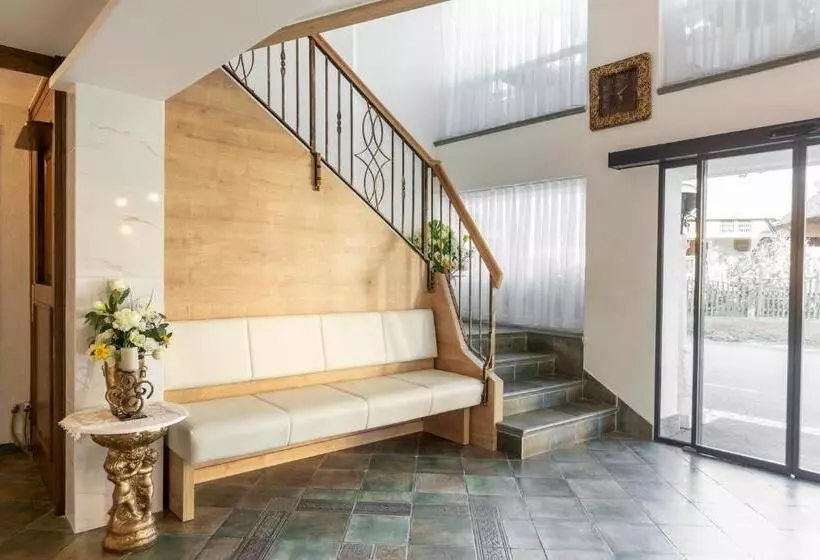 هتل Jagodic Garni