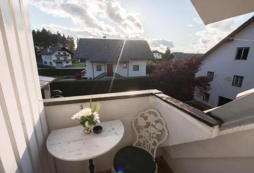 هتل Jagodic Garni