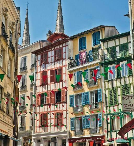 تختخواب و صبحانه Libertitu