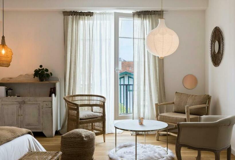 تختخواب و صبحانه Libertitu