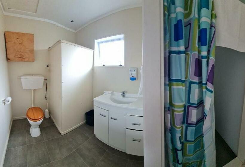 فندق على الطريق Royal Matawhero