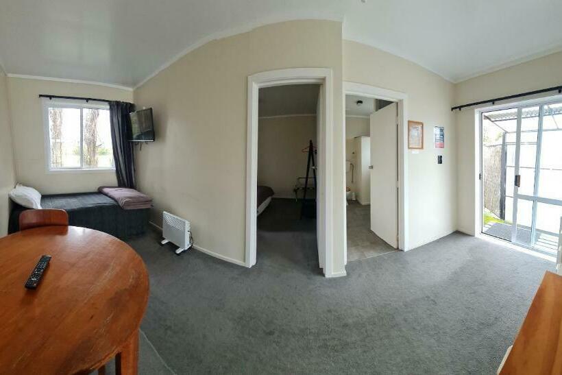 فندق على الطريق Royal Matawhero