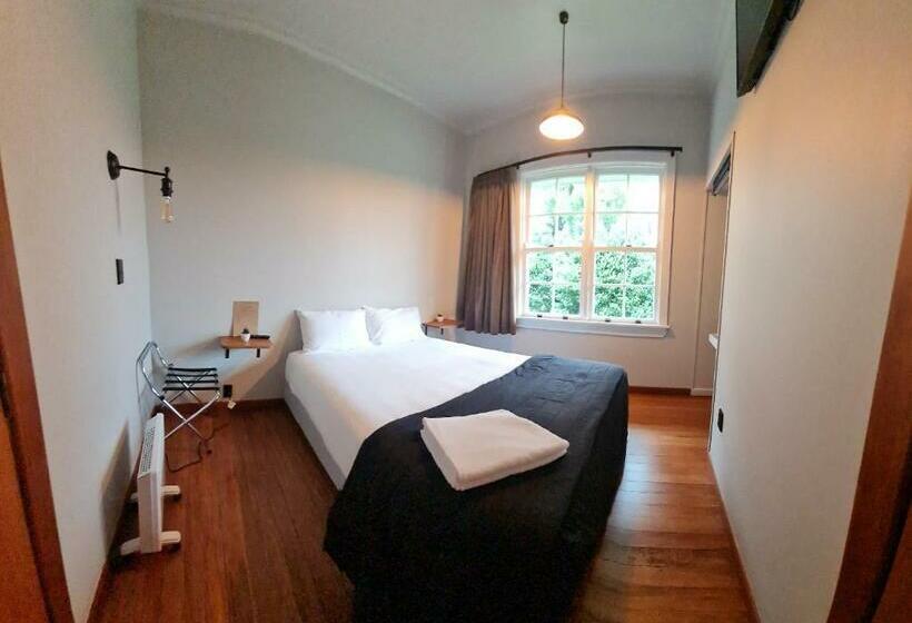 فندق على الطريق Royal Matawhero