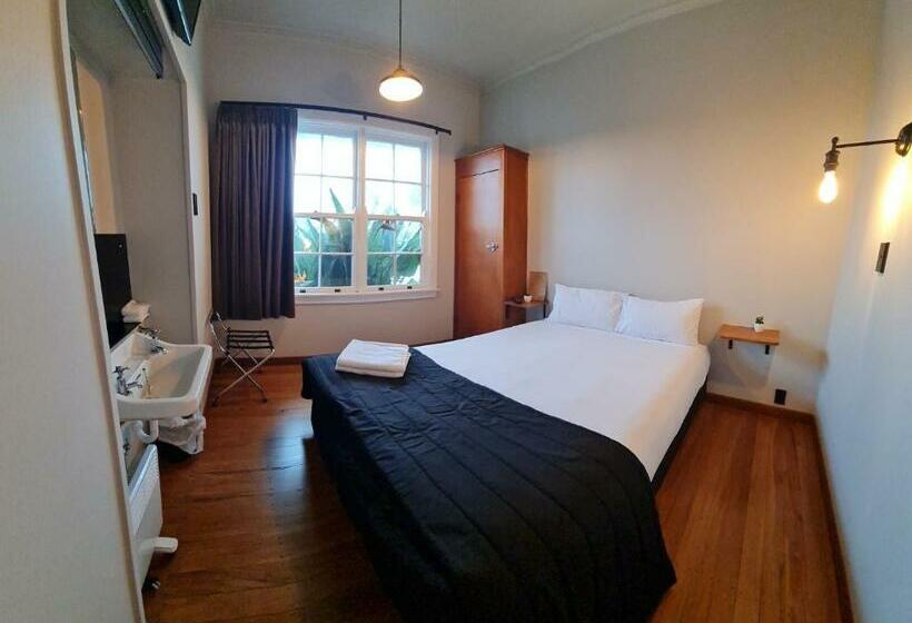 فندق على الطريق Royal Matawhero