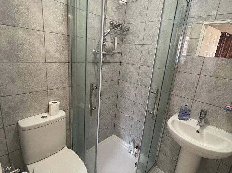 پانسیون Ashmina Holiday Let With Free Onsite Parking Not For Vans But For Cars Only