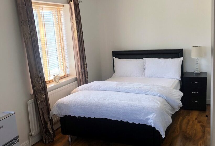 پانسیون Ashmina Holiday Let With Free Onsite Parking Not For Vans But For Cars Only