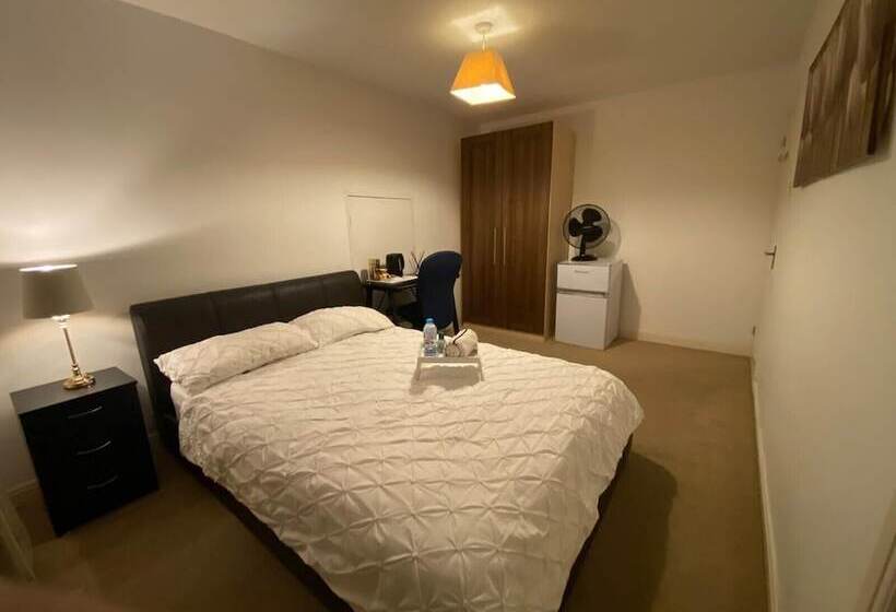 پانسیون Ashmina Holiday Let With Free Onsite Parking Not For Vans But For Cars Only