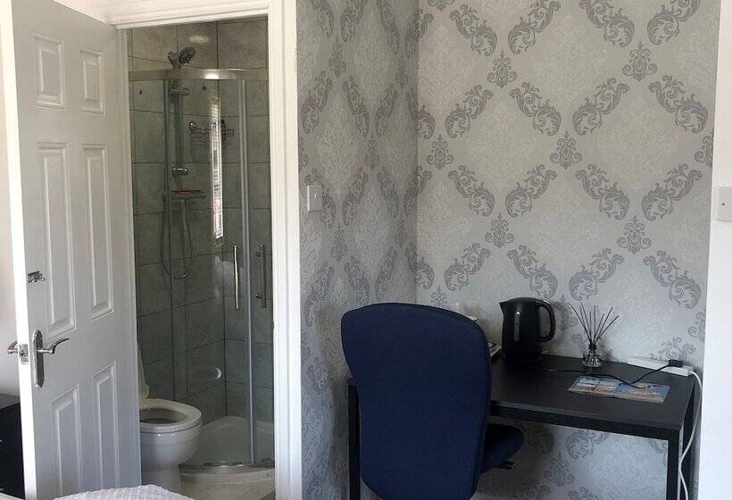 پانسیون Ashmina Holiday Let With Free Onsite Parking Not For Vans But For Cars Only