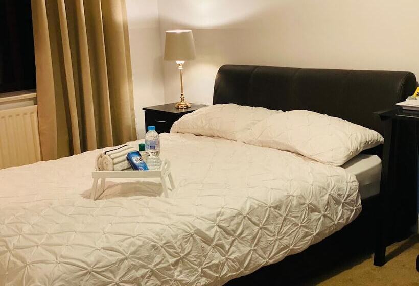 پانسیون Ashmina Holiday Let With Free Onsite Parking Not For Vans But For Cars Only