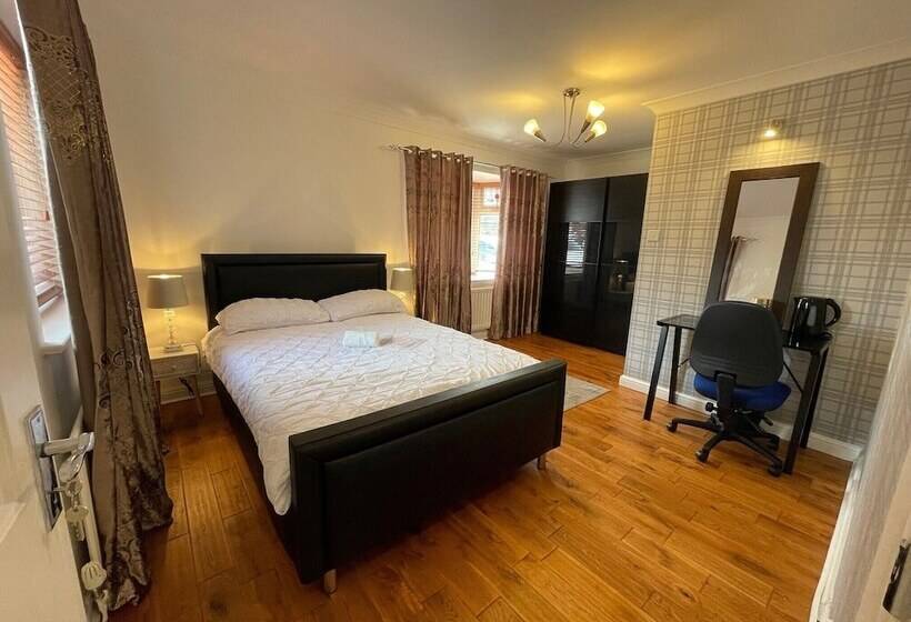 پانسیون Ashmina Holiday Let With Free Onsite Parking Not For Vans But For Cars Only