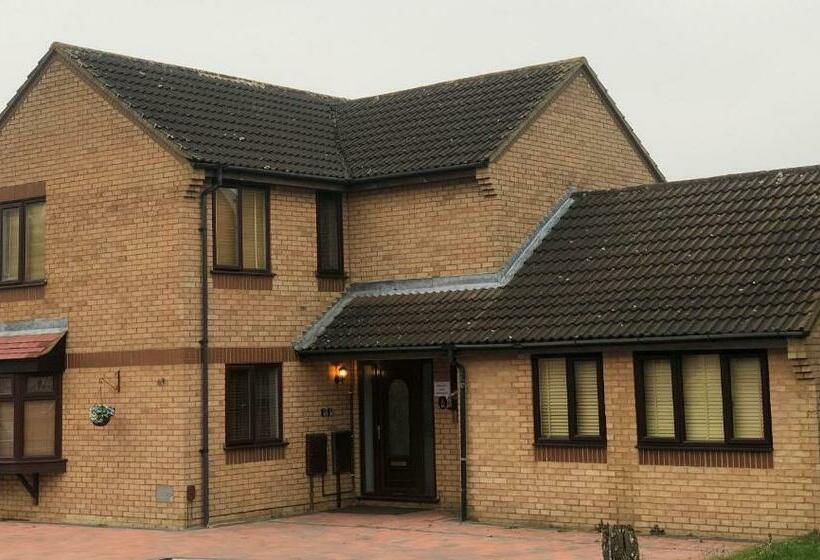 پانسیون Ashmina Holiday Let With Free Onsite Parking Not For Vans But For Cars Only