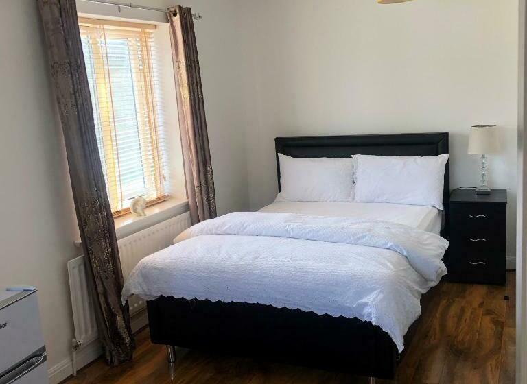 پانسیون Ashmina Holiday Let With Free Onsite Parking Not For Vans But For Cars Only