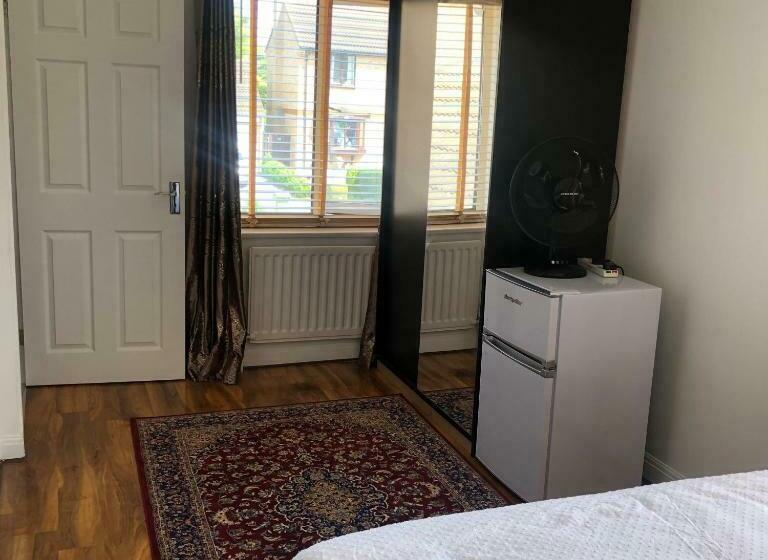 پانسیون Ashmina Holiday Let With Free Onsite Parking Not For Vans But For Cars Only