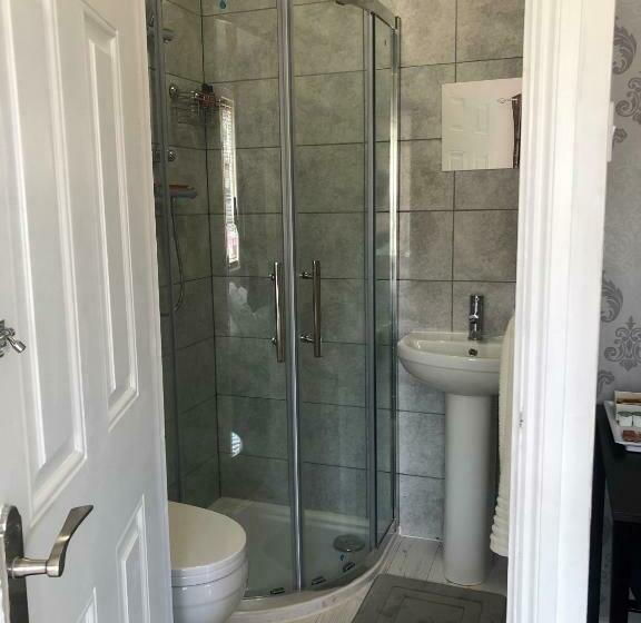 پانسیون Ashmina Holiday Let With Free Onsite Parking Not For Vans But For Cars Only