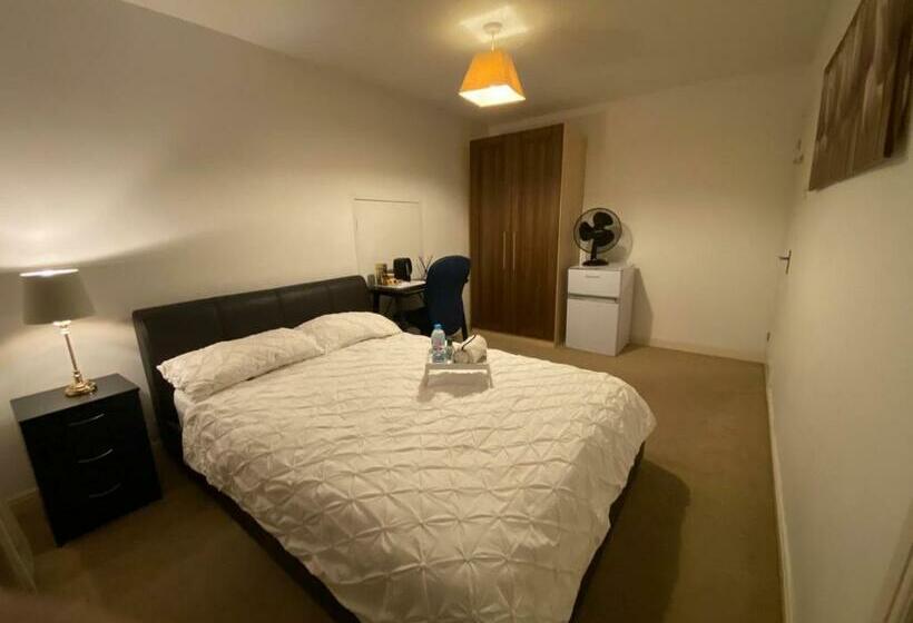 پانسیون Ashmina Holiday Let With Free Onsite Parking Not For Vans But For Cars Only