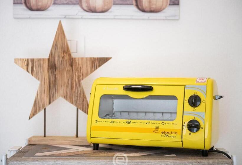 بنسيون La Buona Stella Rooms   City Centre