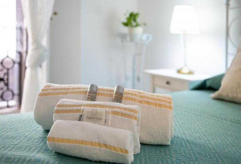 بنسيون La Buona Stella Rooms   City Centre