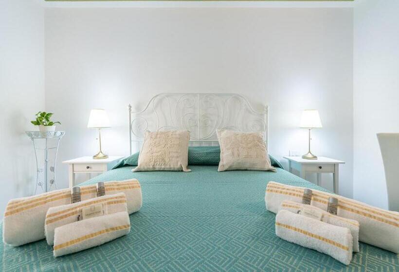 بنسيون La Buona Stella Rooms   City Centre