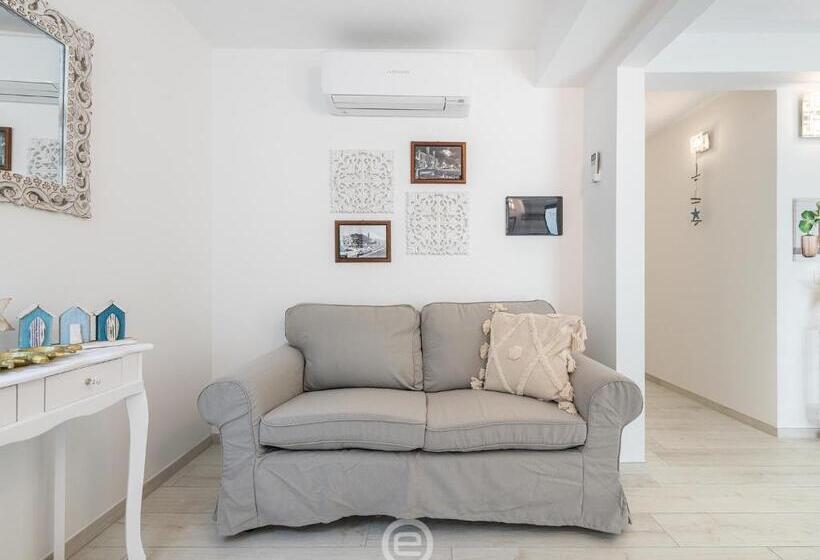 بنسيون La Buona Stella Rooms   City Centre