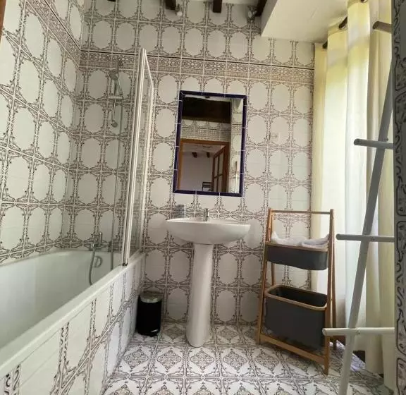 Aamiaismajoitus (B&B) Domaine La Tour